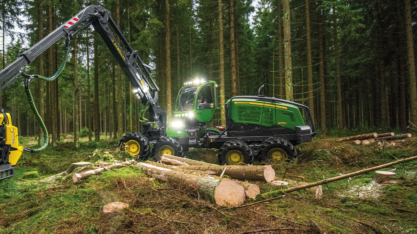 John Deere 1270G Harvester w/Trunk